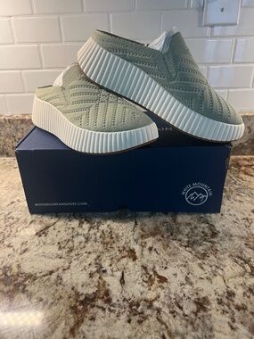 NWT White Mountain Sage Green Knit Slip-On Platform Sneakers size 8.5